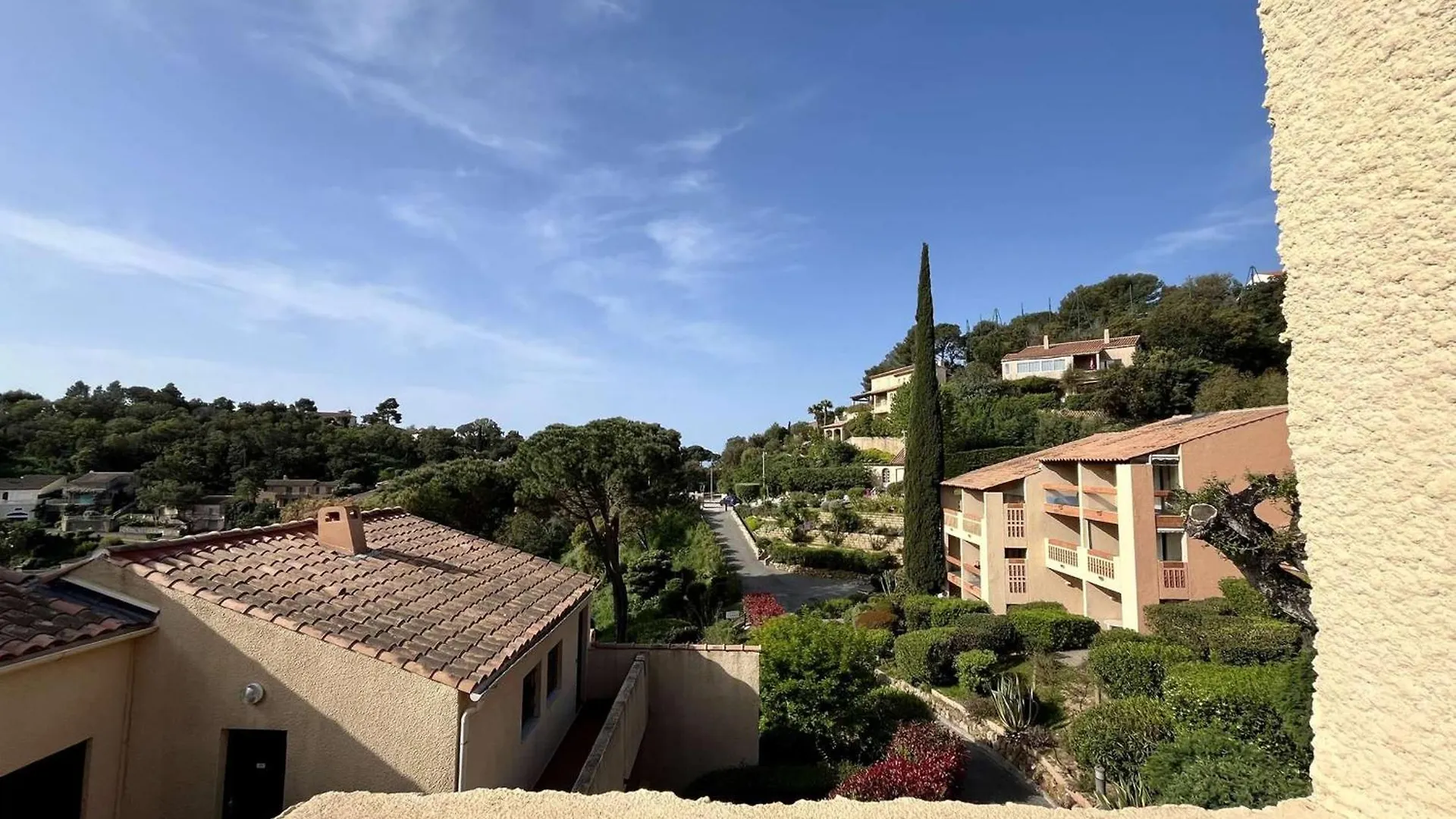 Appartement Avec Terrasse Vue Mer Et Parking A La Croix-Valmer - Fr-1-226B-231 France