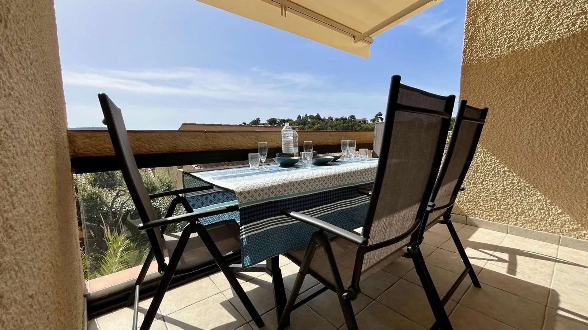 Appartement Avec Terrasse Vue Mer Et Parking A La Croix-Valmer - Fr-1-226B-231 0*,  France