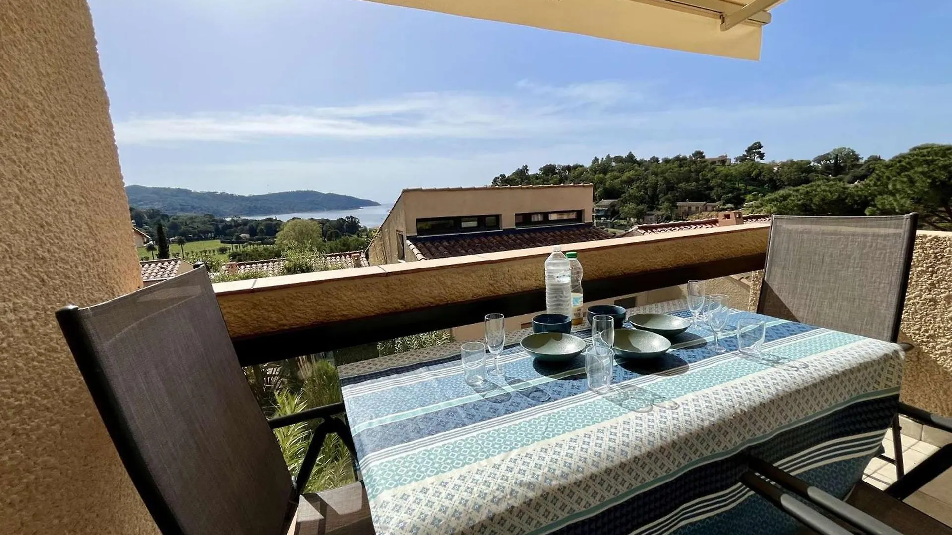 Appartement Avec Terrasse Vue Mer Et Parking A La Croix-Valmer - Fr-1-226B-231