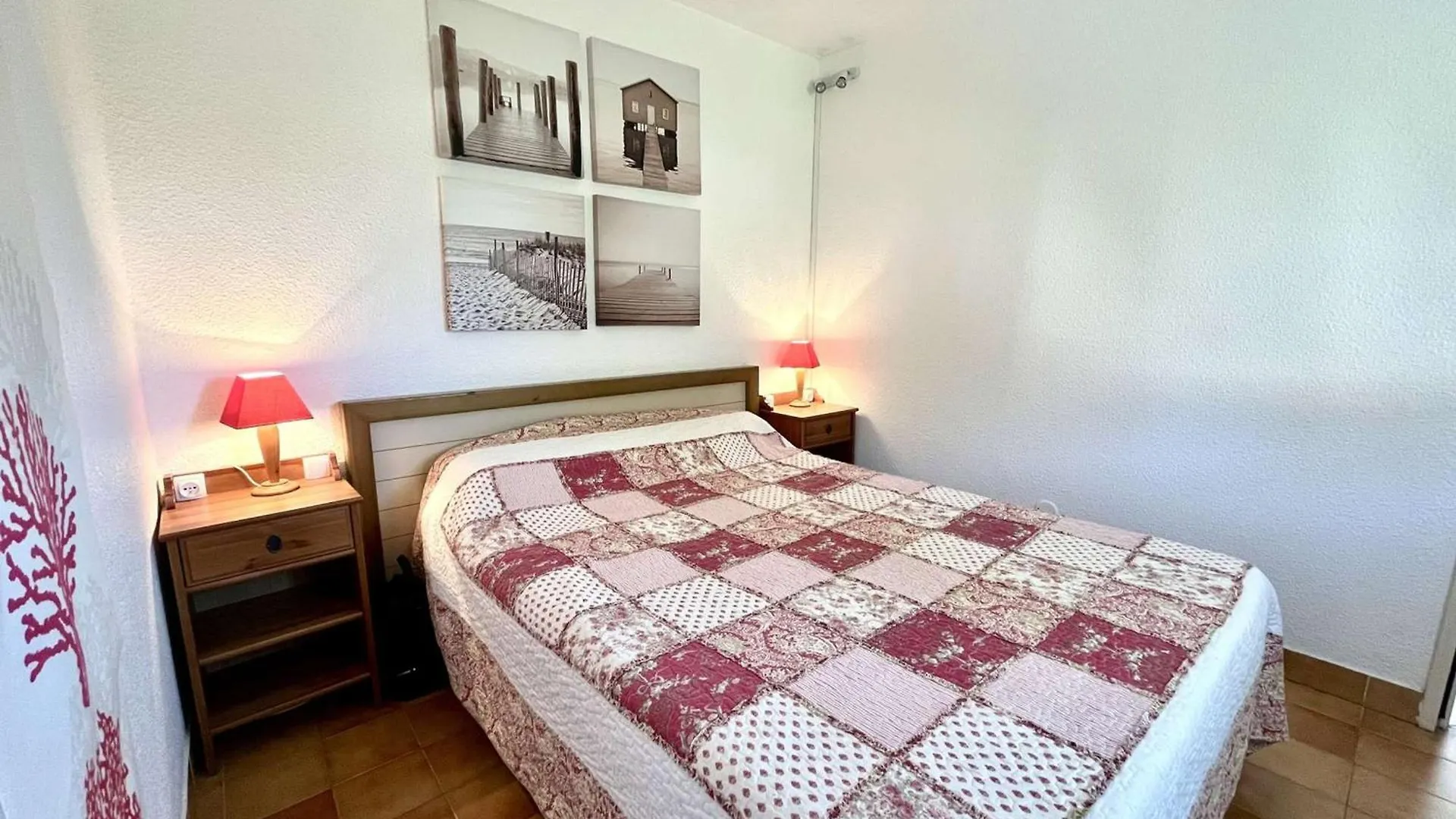 Appartement Avec Terrasse Vue Mer Et Parking A La Croix-Valmer - Fr-1-226B-231 0*,  France